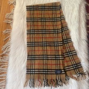 Authentic Burberry 100% Lambswool Classic Nova Check Scarf.